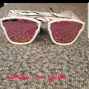 5 pair of Trendy Sunglasses